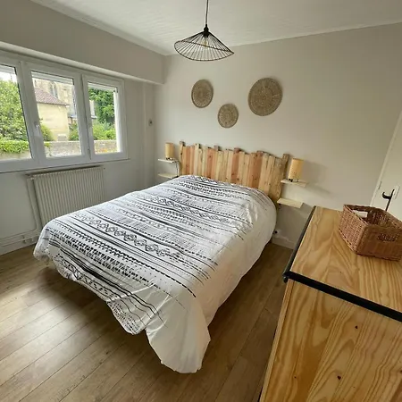 شقة A 100m De La *