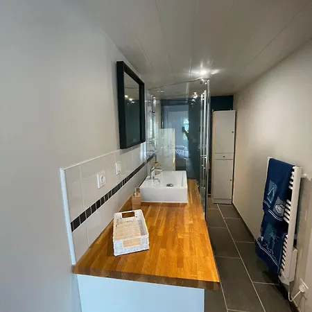 A 100m De La Apartman